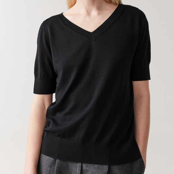 NWT COS Black Cotton/Silk Blend Knit V-Neck Top XS - Picture 2 of 5